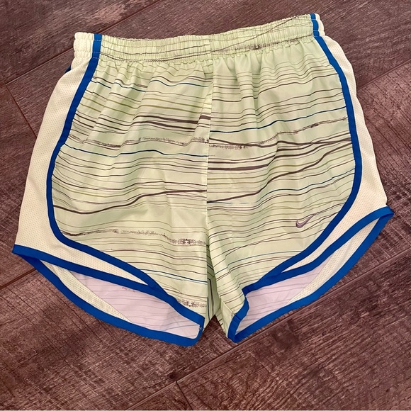 Nike XS tempo Shorts - Picture 6 of 10